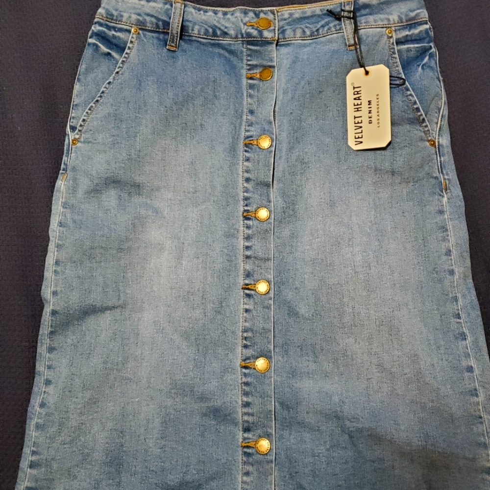 Front button denim skirt